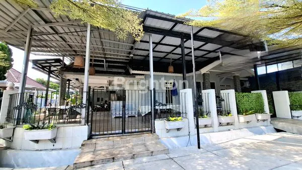 image RUMAH HOOK DENGAN 8 KAMAR TIDUR DI MAIN ROAD PBI ARAYA (1)