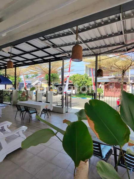 image RUMAH HOOK DENGAN 8 KAMAR TIDUR DI MAIN ROAD PBI ARAYA (4)