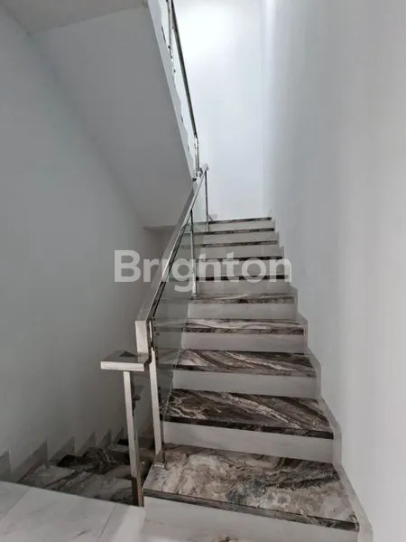 image RUMAH BARU TYPE197 SIAP HUNI 2,5LANTAI (6)