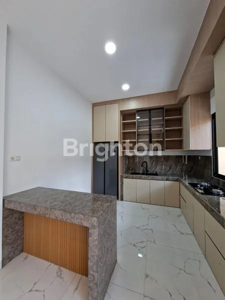 image RUMAH BARU TYPE197 SIAP HUNI 2,5LANTAI (5)