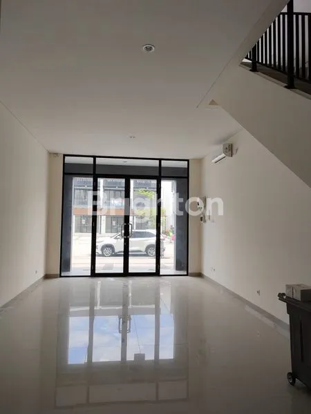 image RUKO 3 LANTAI HAMPTON AVENUE GADING SERPONG - SIAP PAKAI (1)