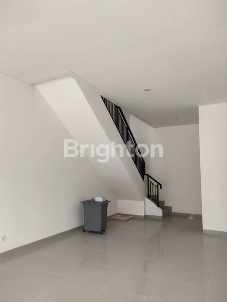 image RUKO 3 LANTAI HAMPTON AVENUE GADING SERPONG - SIAP PAKAI (2)