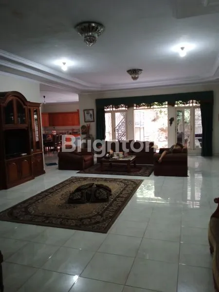 image RUMAH AKSES MUDAH KE TOL KEBON JERUK JAKARTA BARAT (4)