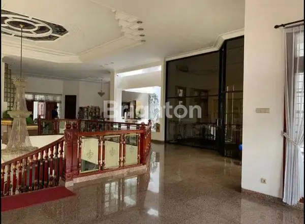 image RUMAH 2,5 LANTAI LUX JL. CEMPAKA  SURABAYA PUSAT (3)