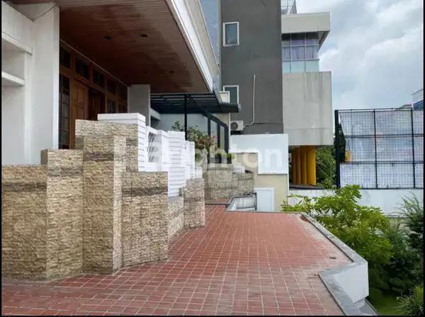 image RUMAH 2,5 LANTAI LUX JL. CEMPAKA  SURABAYA PUSAT (7)