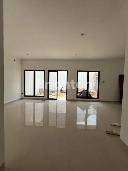 image RUMAH MEWAH 2 LANTAI VIEW LAUT DI CITRALAND - 5KT 4KM (3)