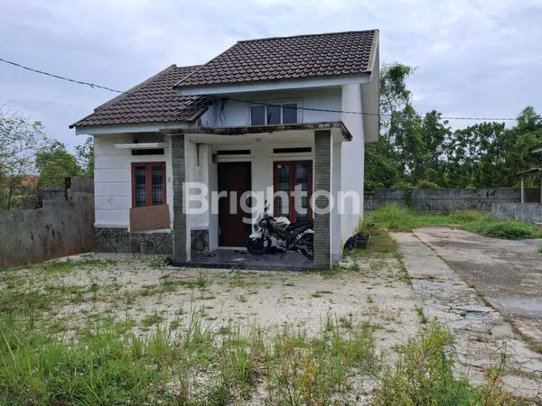 image DIJUAL RUMAH 4 UNIT PERLU RENOVASI DI RAWA INDAH, KECAMATAN MARPOYAN DAMAI,PEKANBARU  SHM, COCOK INVESTASI (4)