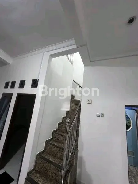 image RUMAH 1 1/2 LANTAI SIAP HUNI LOKASI DI KOMPLEK DUTA INDAH PONDOK GEDE BEKASI  (5)