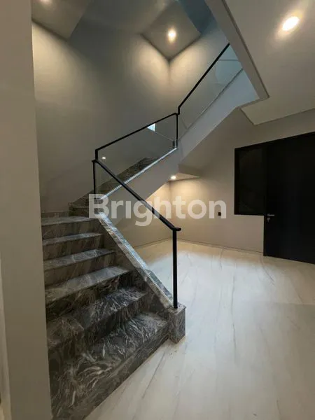 image RUMAH BARU NORTH EMERALD MANSION CITRALAND SURABAYA  (4)