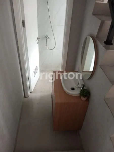 image RUMAH MODERN 2 LANTAI FULL FURNISH DI SYMPHONY SERPONG - DEKAT TOL (3)