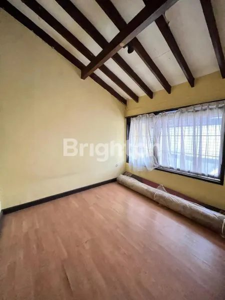 image RUMAH MEWAH SIAP HUNI LUAS TANAH 280 M2 LUAS BANGUNAN 200M2 COCOK UNTUK KELUARGA BESAR (5)