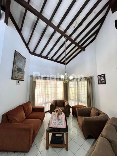 image RUMAH MEWAH SIAP HUNI LUAS TANAH 280 M2 LUAS BANGUNAN 200M2 COCOK UNTUK KELUARGA BESAR (4)