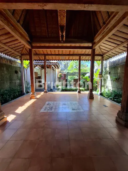 image VILLA MEWAH 200M² DENGAN TAMAN ASRI DEKAT PANTAI SANUR (3)