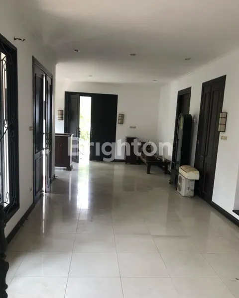 image RASAKAN HIDUP PRESTISIUS DI PIK – HUNIAN DENGAN PRIVATE POOL & BASEMENT (8)