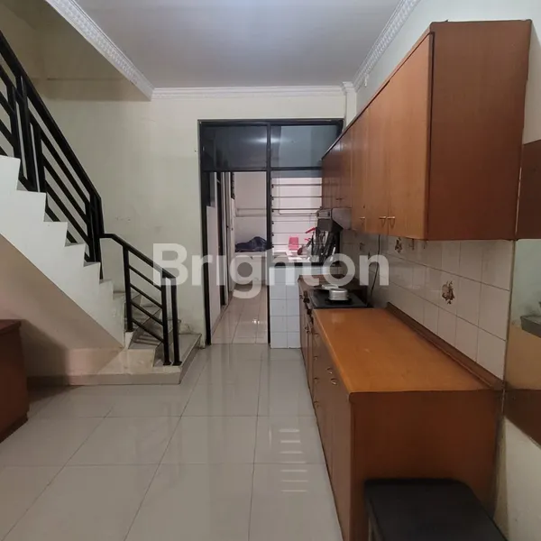 image RUMAH 3 LANTAI LOKASI STRATEGIS DI TAMANSARI DEKAT MANGGA BESAR (3)