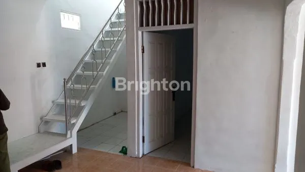 image RUMAH 2 LANTAI MINIMALIS SIAP HUNI DI KOTA MADIUN (3)