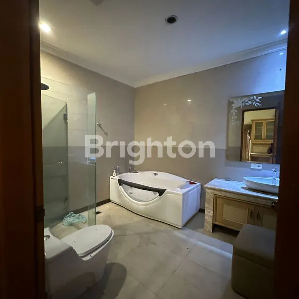 image RUMAH MEWAH 2 LANTAI 700M² DI MARGOREJO INDAH - FULL FURNISHED (6)