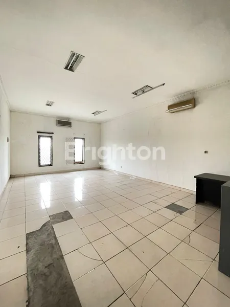 image RUKO GANDENG JALUR RAMAI PONDOK CABE RAYA TANGERANG SELATAN  (4)