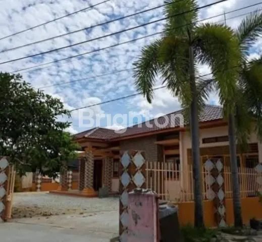 image RUMAH BESAR JL SEULAWAH MARPOYAN (1)