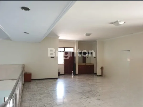 image \\UD83D\\UDD25 RUMAH DARMO PERMAI TIMUR 2 LANTAI, LOKASI SUER STRATEGIS COCOK UNTUK USAHA KANTOR/RESTO/KAFE (3)