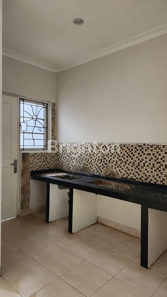 image RUMAH 2 LANTAI 3KT BARU RENOVASI DALAM CLUSTER DI KOTA WISATA (4)