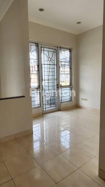 image RUMAH 2 LANTAI 3KT BARU RENOVASI DALAM CLUSTER DI KOTA WISATA (6)