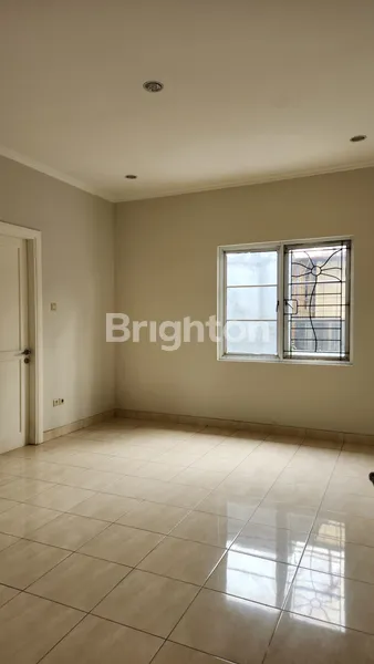 image RUMAH 2 LANTAI 3KT BARU RENOVASI DALAM CLUSTER DI KOTA WISATA (7)