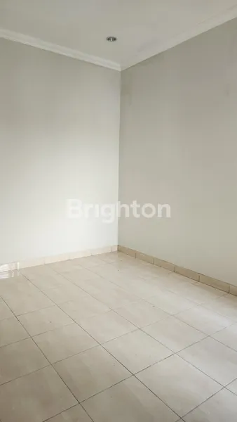 image RUMAH 2 LANTAI 3KT BARU RENOVASI DALAM CLUSTER DI KOTA WISATA (8)