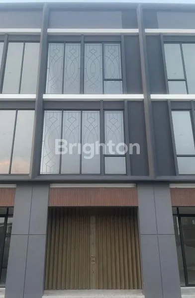 image HAMPTON AVENUE, SANGAT STRATEGIS, RAMAI, 3 LANTAI (1)