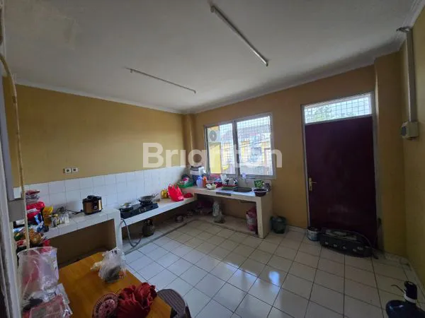 image DI JUAL RUKO 2,5 LANTAI + BISNIS LAUNDRY COIN, DI VILLA REGENSI TANGERANG (6)
