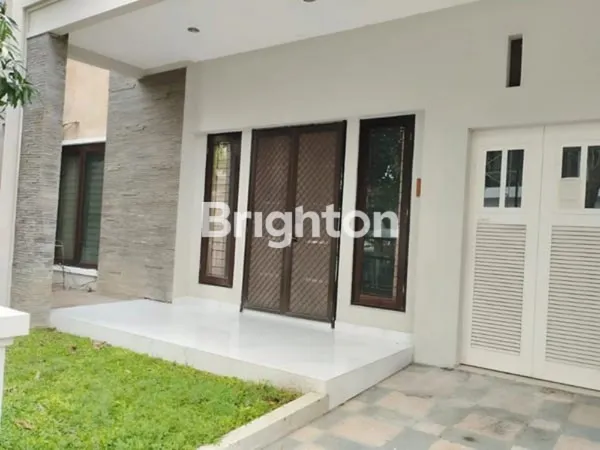 image 3M AN LEBAR 11 RUMAH 2 LANTAI MINIMALIS CLUSTER FAVORITE PAKUWON CITY SURABAYA TIMUR (1)