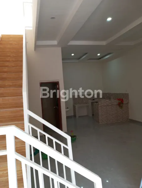 image RUMAH MULYOSARI BARU GRESS, MINIMALIS, SISA 1 UNIT SAJA, SELANGKAH KE RAYA MULYOSARI, DEKAT KAMPUS ITS UNAIR, DEKAT RUMAH SAKIT UNAIR MITRA KELUARGA RSIA KENDANGSARI MERR DAN PERKANTORAN, LINGKUNGAN PADAT PENDUDUK BANYAK SENTRA KULINER (3)