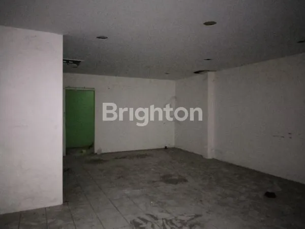 image MONJALI KAMPUS UGM, TIGA RUKO JADI SATU (4)