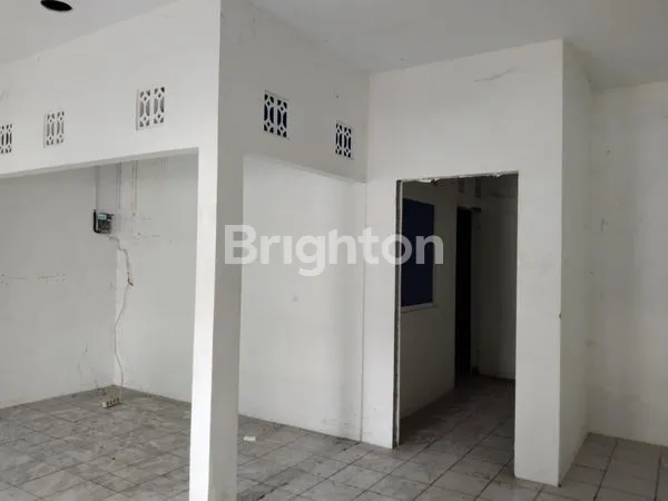 image MONJALI KAMPUS UGM, TIGA RUKO JADI SATU (7)