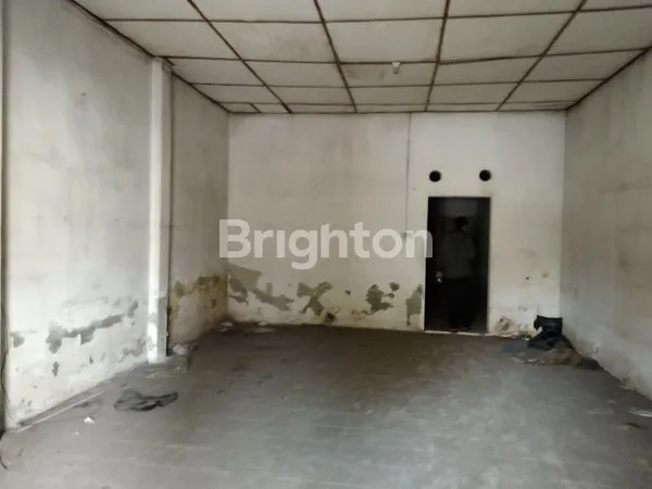 image MONJALI KAMPUS UGM, TIGA RUKO JADI SATU (6)