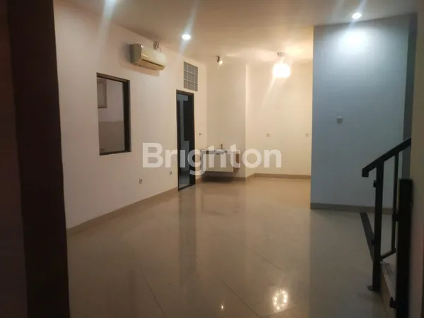 image DIJUAL / DISEWA RUMAH 2 LANTAI 4 KAMAR GADING ELOK BARAT,KELAPA GADING JAKARTA UTARA (2)