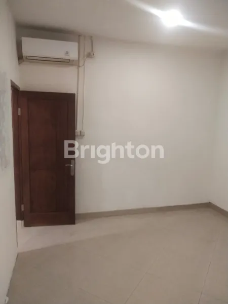 image DIJUAL / DISEWA RUMAH 2 LANTAI 4 KAMAR GADING ELOK BARAT,KELAPA GADING JAKARTA UTARA (8)