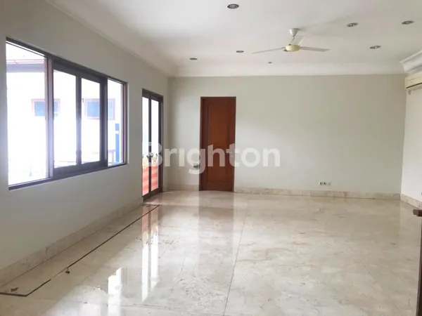 image RUMAH LUAS BERKELAS  1000M DENGAN KOLAM RENANG DI AREA HIGH TRAFFIC ANTASARI JAKSEL. COCOK UNTUK KANTOR ATAU RUMAH (8)
