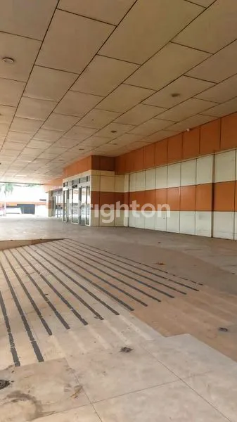 BANGUNAN GEDUNG LUAS 2 LANTAI, STRATEGIS EX. SUPERMARKET & DEPARTMENT STORE COCOK UNTUK DI CAKUNG JAKARTA TIMUR