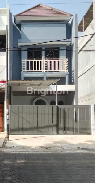 image RUMAH KERTOMENANGGAL DEKAT FRONTAGE A YANI DAN UNIVERSITAS KRISTEN PETRA (1)