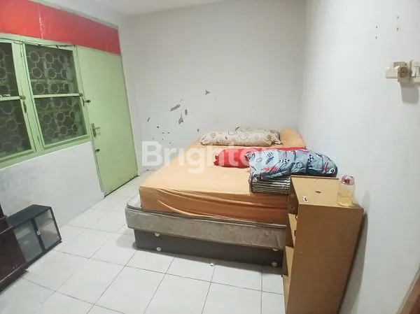 image RUMAH DI BAWAH 1 M DALAM GANG, KEBON JERUK XIII TAMAN SARI JAKARTA BARAT SERTIFIKAT DI BANK BISA LANJUTKAN KPR UK. 7X8 M2 RUMAH 2 LANTAI HADAP BARAT (5)