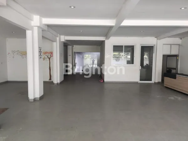 SIAP PAKAI COCOK UTK SEGALA USAHA LOKASI STRATEGIS DEPAN RS ADI HUSADA UNDAAN KULON SURABAYA