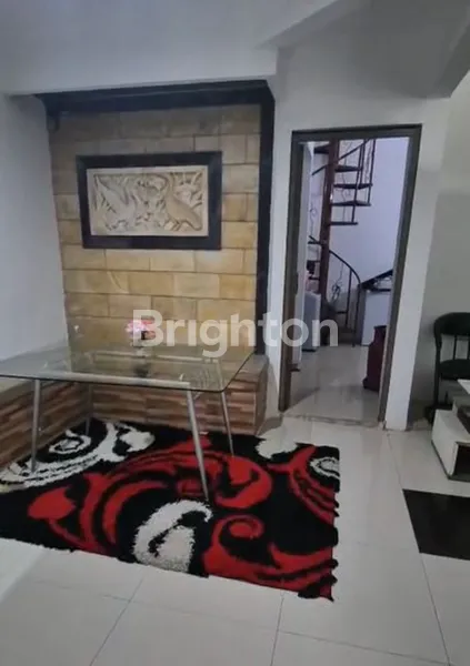 image RUMAH 2 LANTAI FURNISHED BABATAN PRATAMA SIAP HUNI DEKAT RAYA WIYUNG MENGANTI ROYAL RESIDENCE GUNUNGSARI LIDAH CITRALAND PAKUWON MALL (3)