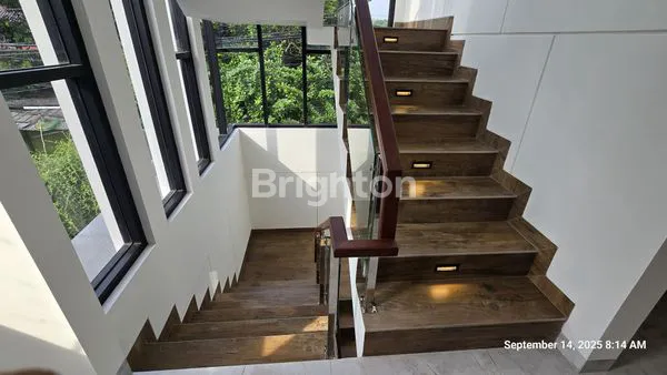 image TOWNHOUSE MEWAH NYAMAN LINGKUNGAN EKSKLUSIF MEWAH (3)