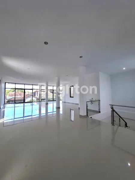 image RUKO BARU DI LOKASI STRATEGIS PUSAT KOTA DENPASAR. PARKIRAN LUAS MUAT 4 MOBIL (2)