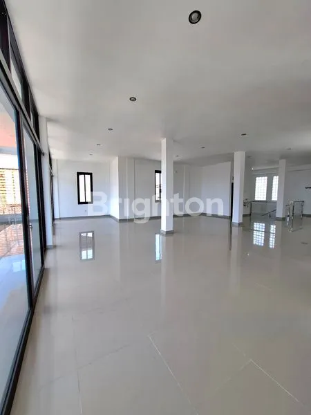 image RUKO BARU DI LOKASI STRATEGIS PUSAT KOTA DENPASAR. PARKIRAN LUAS MUAT 4 MOBIL (3)