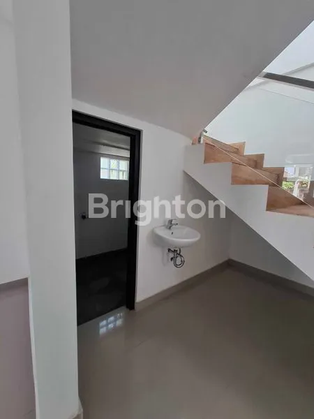 image RUKO BARU DI LOKASI STRATEGIS PUSAT KOTA DENPASAR. PARKIRAN LUAS MUAT 4 MOBIL (7)