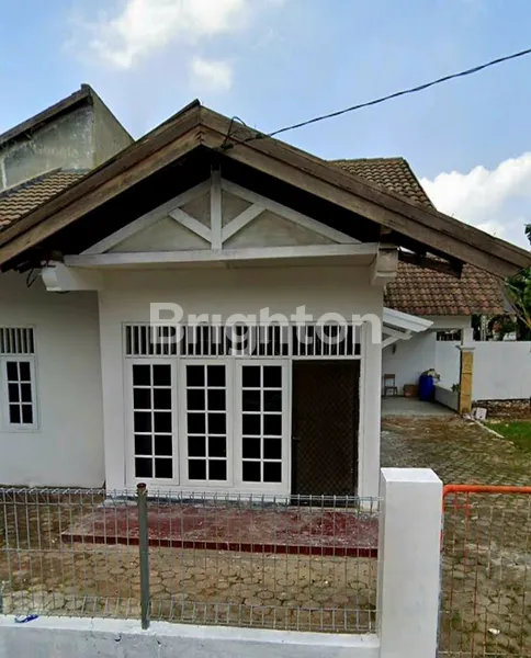 image RUMAH MAHAL SEDERHANA HALAMAN LUAS DI MUTIARA REGENCY SIDOARJO KOTA (1)