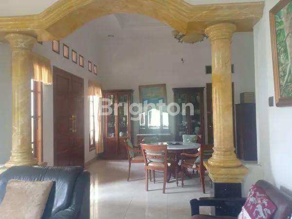 image RUMAH + TANAH LUAS 700M² DENGAN GAZEBO & GARASI 2 LANTAI DI CIMANGGIS DEPOK (3)