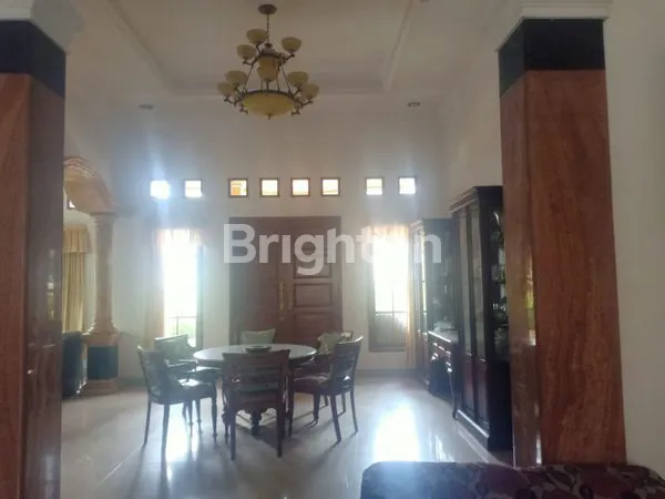 image RUMAH + TANAH LUAS 700M² DENGAN GAZEBO & GARASI 2 LANTAI DI CIMANGGIS DEPOK (5)